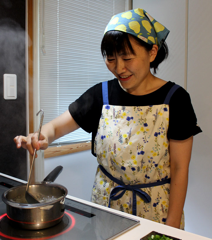 お味噌汁を作る